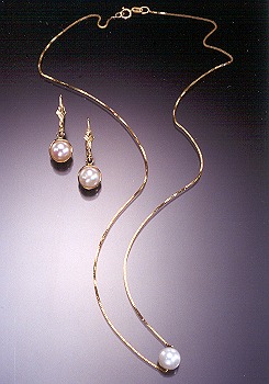 "Cindy" pearl necklace