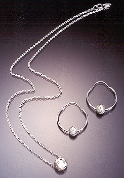 "Desiree" pearl necklace