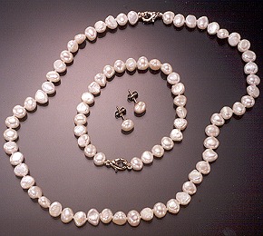 "Julia" necklace, "Christina" bracelet, "Liv" earrings classic pearl set