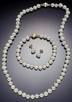 Sabrina, Alexis, Chloe pearl set