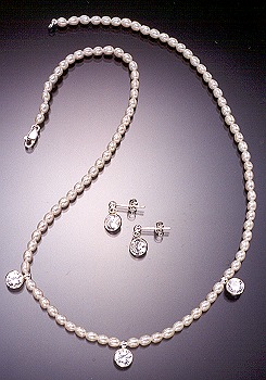 "Sela" pearl necklace