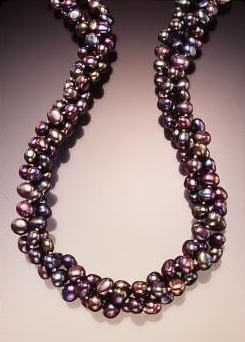 "Halle" twisted into 14" choker