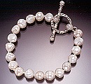 Daryl pearl bracelet