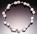 Deanna pearl bracelet