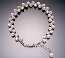 Taylor pearl bracelet